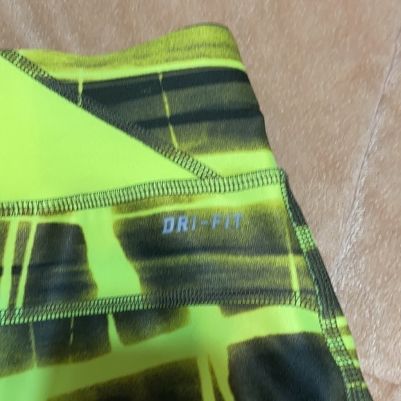 Nike Dri Fit drawstring waist running Capri - Picture 7 of 12